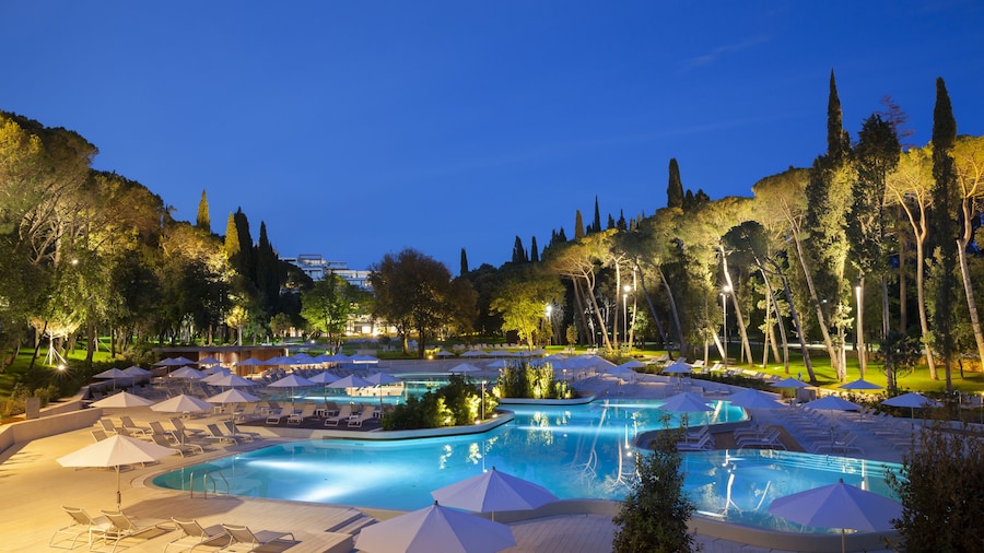 Lone Hotel by Maistra Collection