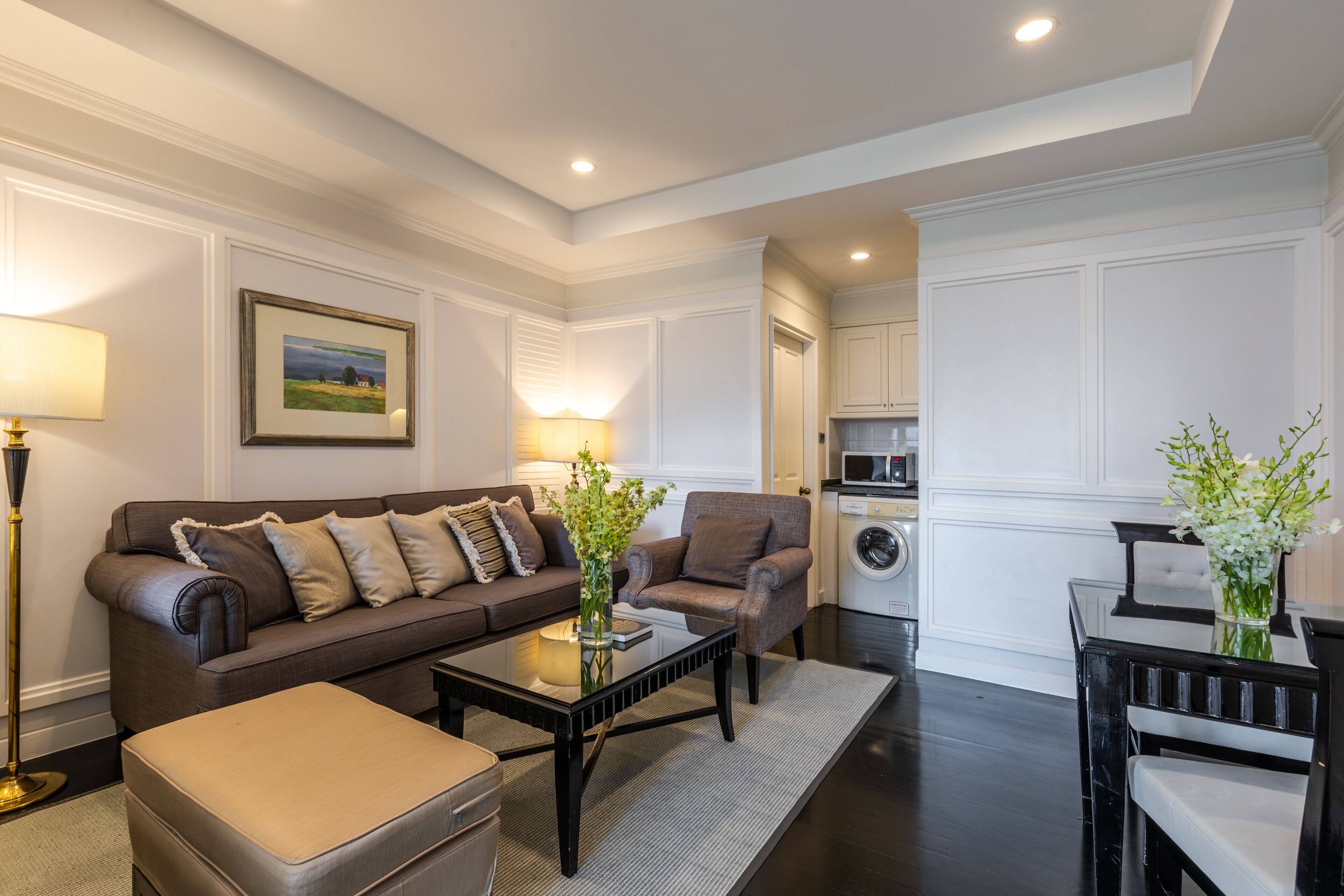 studio suite with free executive lounge | living area | 32-inch lcd tv with cable channels, tv