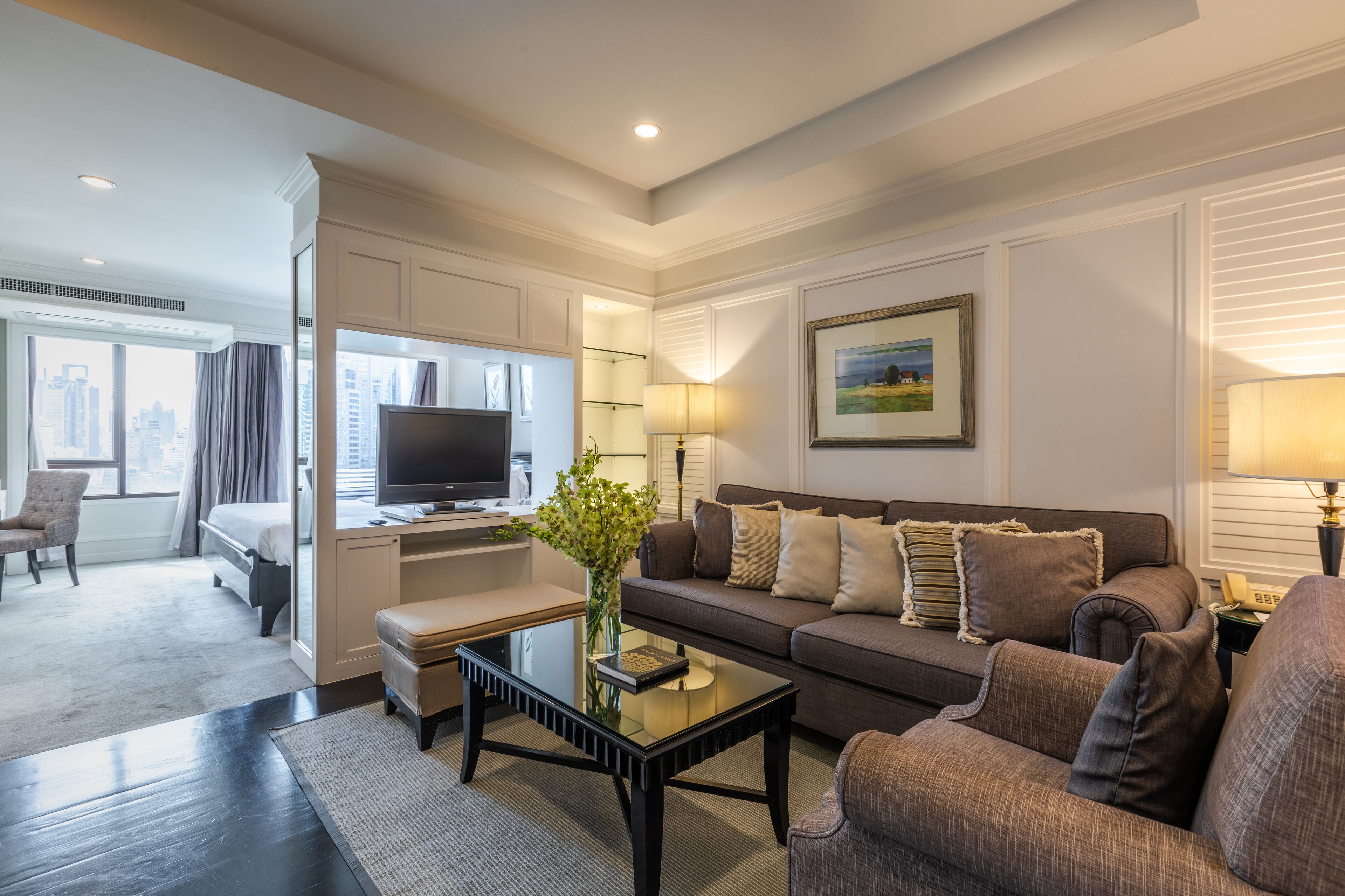 studio suite with free executive lounge | living area | 32-inch lcd tv with cable channels, tv