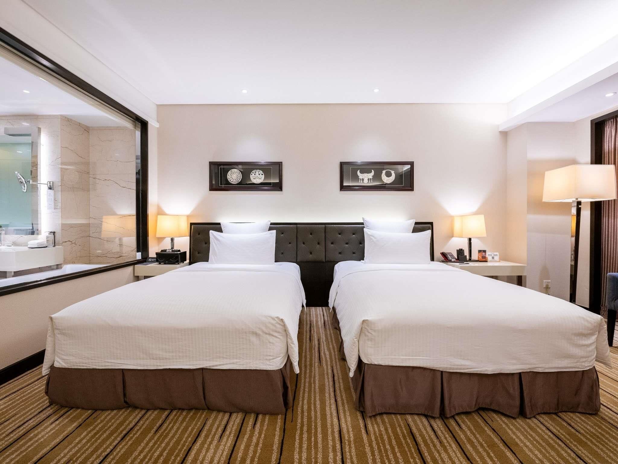 Deluxe Twin Room, 2 Twin Beds (Executive) | Minibar, in-room safe, desk, laptop workspace