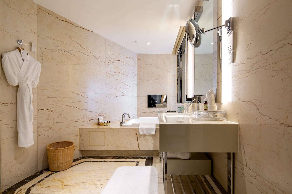 deluxe suite, 1 king bed | bathroom | separate bathtub and shower, deep-soaking bathtub