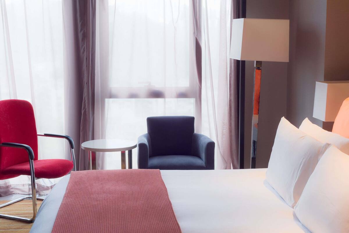 Superior Room, 1 King Bed | Minibar, in-room safe, desk, laptop workspace