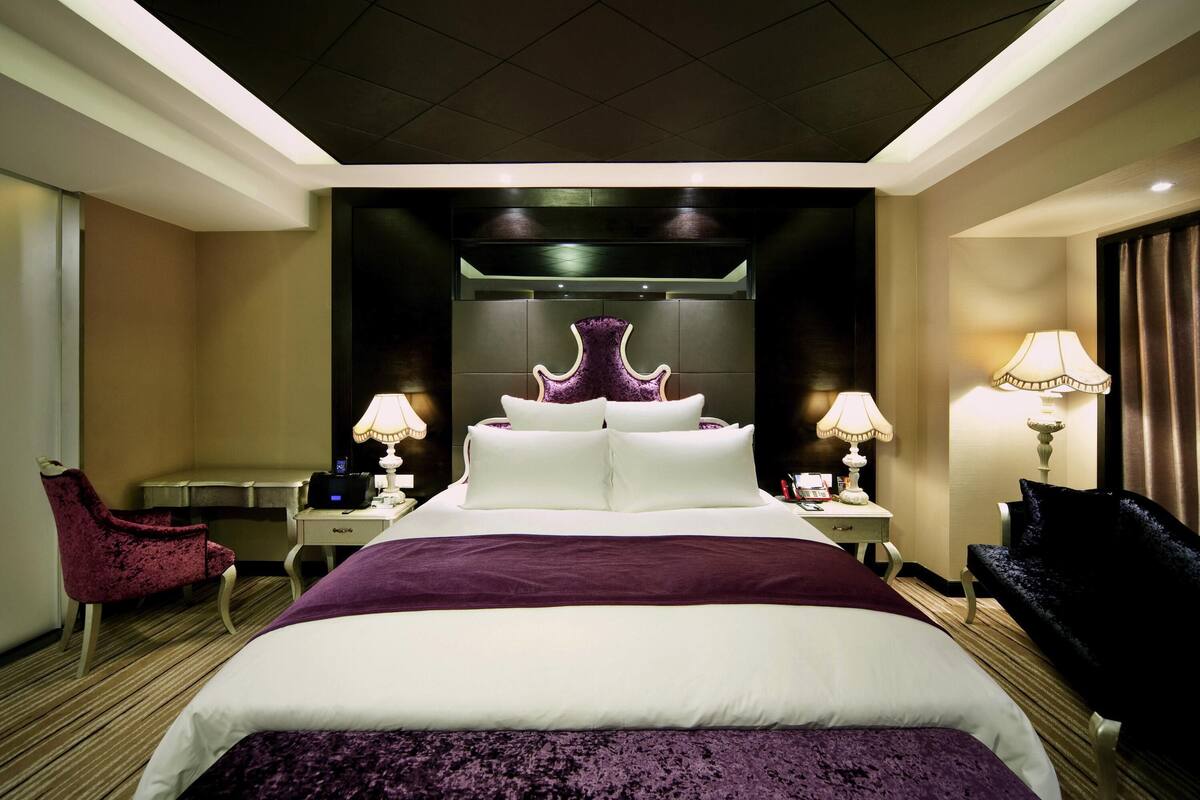Presidential Suite | 1 bedroom, minibar, in-room safe, desk
