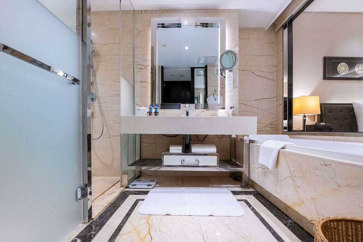 1 bedroom, minibar, in-room safe, desk