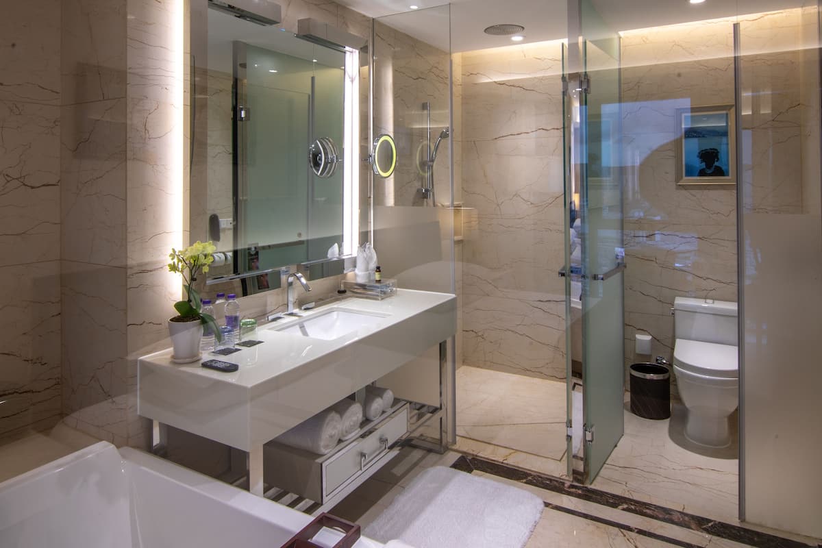 separate bathtub and shower, deep-soaking bathtub