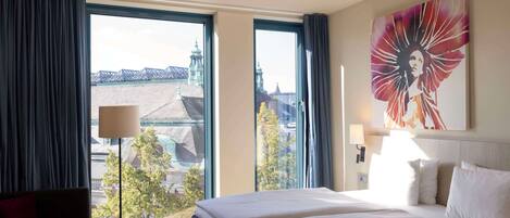 Standard Room (King) | 1 bedroom, premium bedding, in-room safe, desk