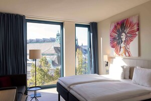 Standard Room (King) | Premium bedding, in-room safe, desk, blackout drapes