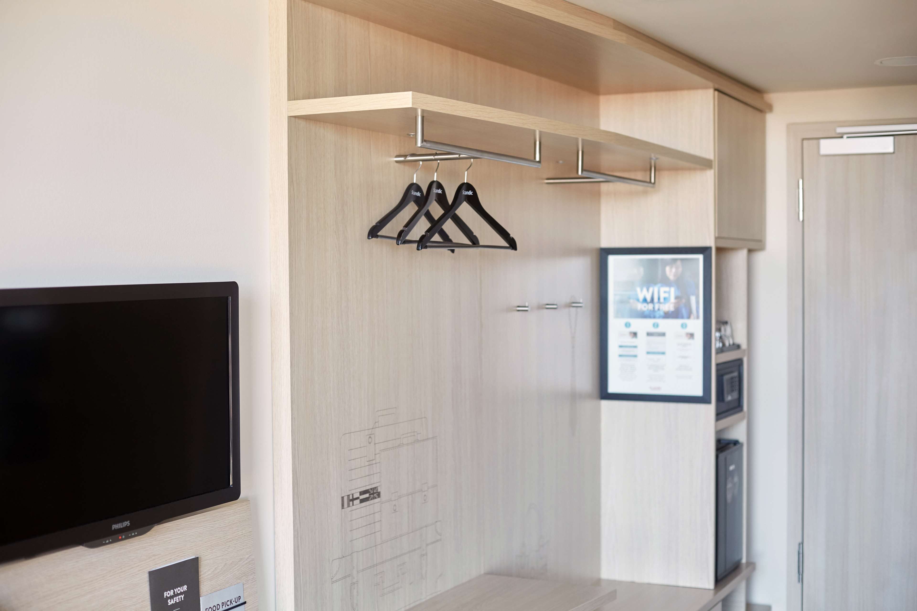 standard room (king) | 1 bedroom, premium bedding, in-room safe, desk