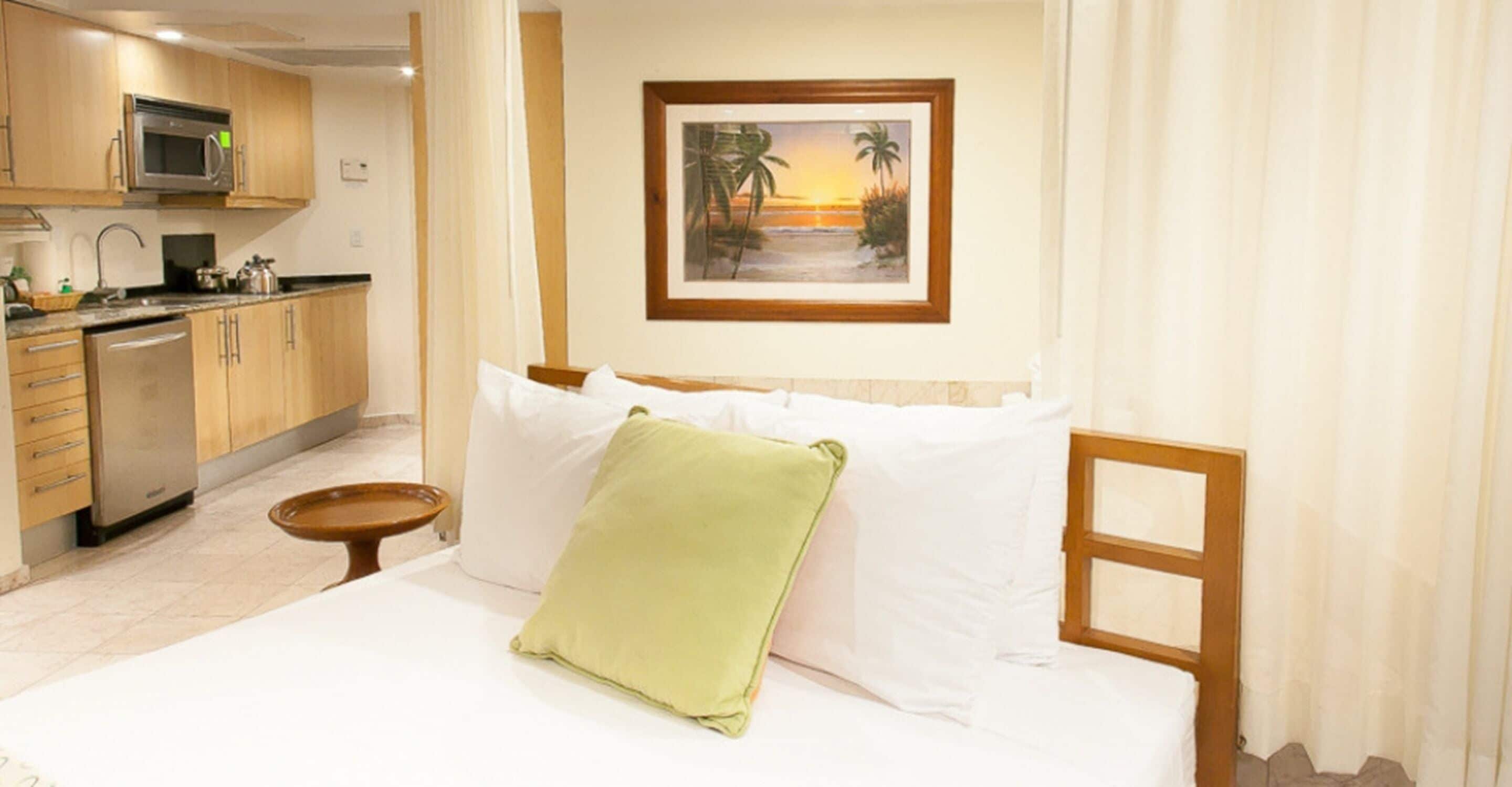 studio suite, 1 queen bed | in-room safe, desk, iron/ironing board, free cots/infant beds