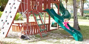 Zona de juegos infantil cubierta