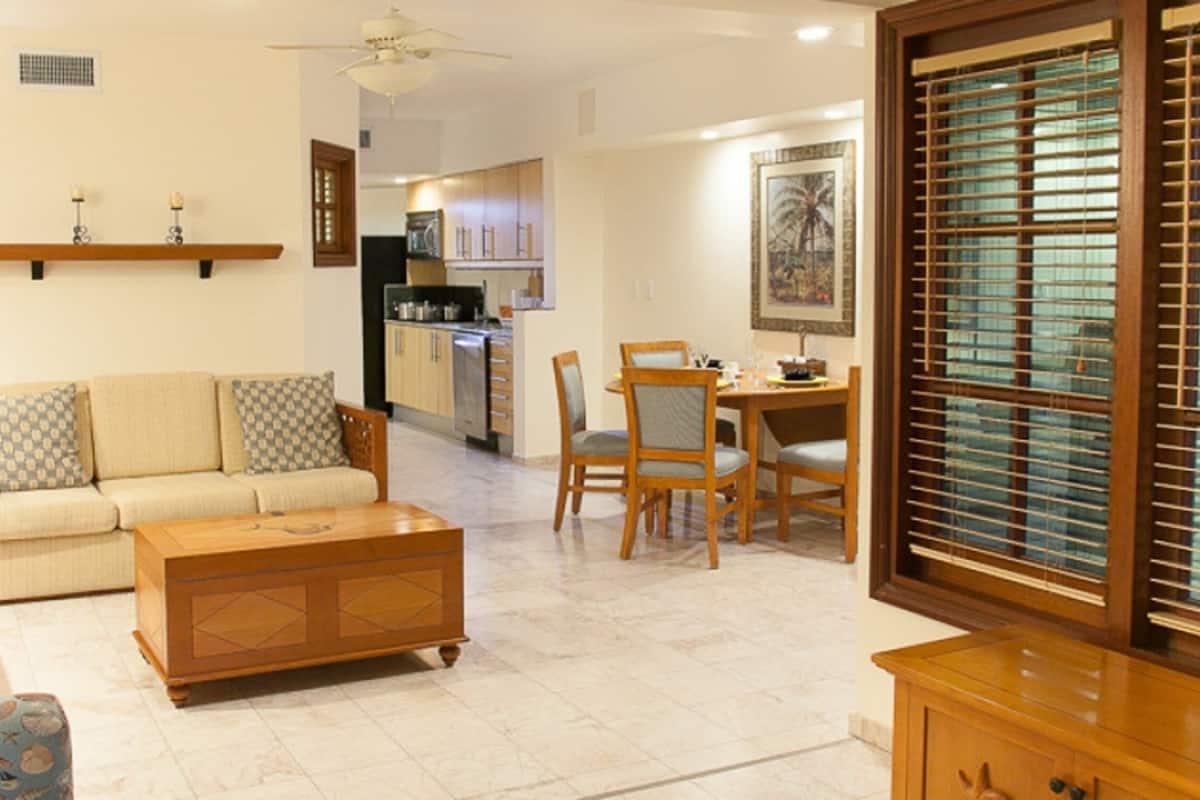 condo, 1 bedroom | living area | flat-screen tv, dvd player