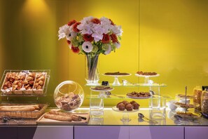 Daily buffet breakfast for a fee