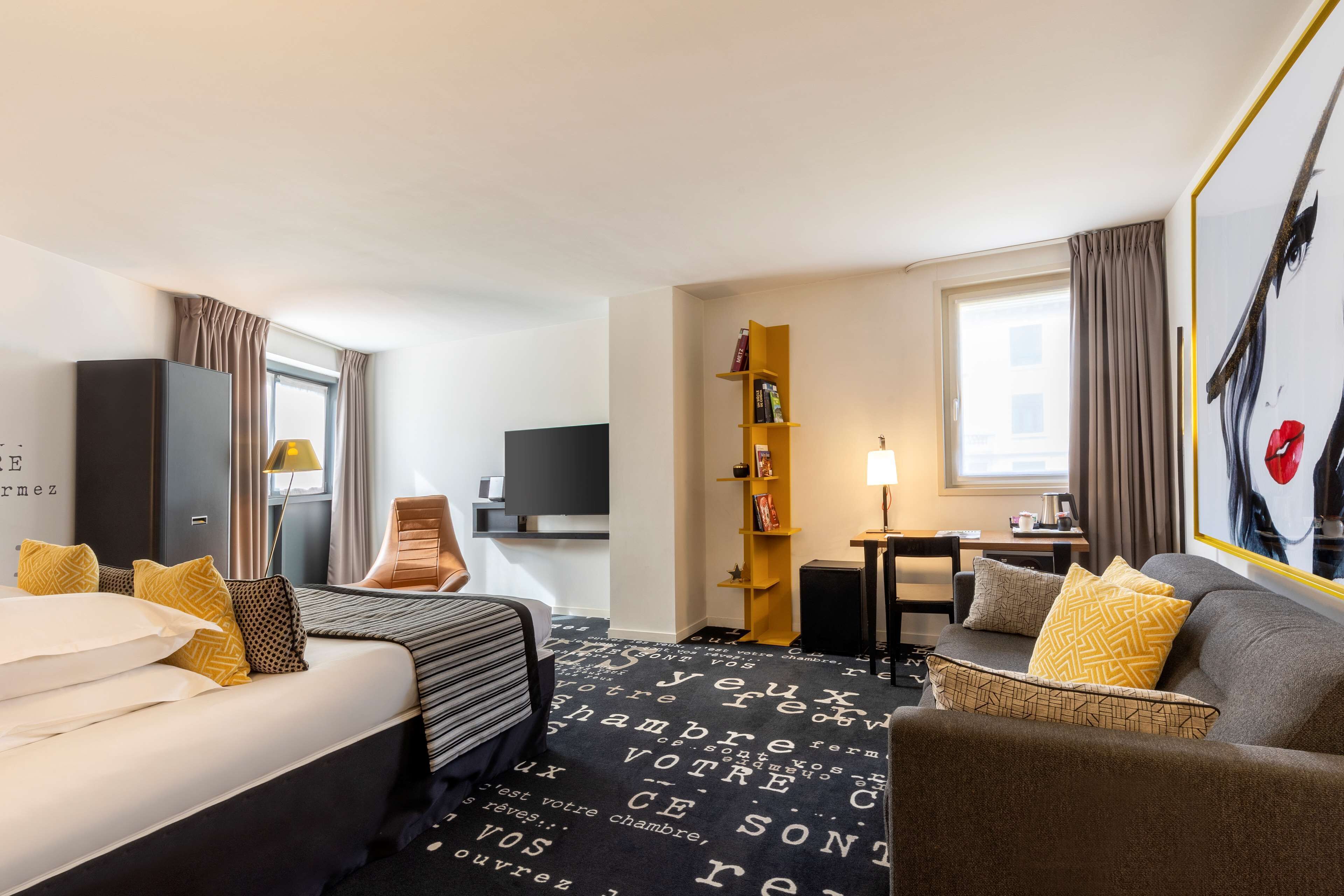 superior room, 1 queen bed, non smoking (with sofabed) | 1 bedroom, in-room safe, desk, laptop workspace