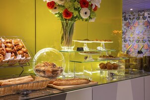 Daily buffet breakfast (EUR 19 per person)