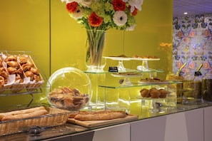 Daily buffet breakfast (EUR 19 per person)
