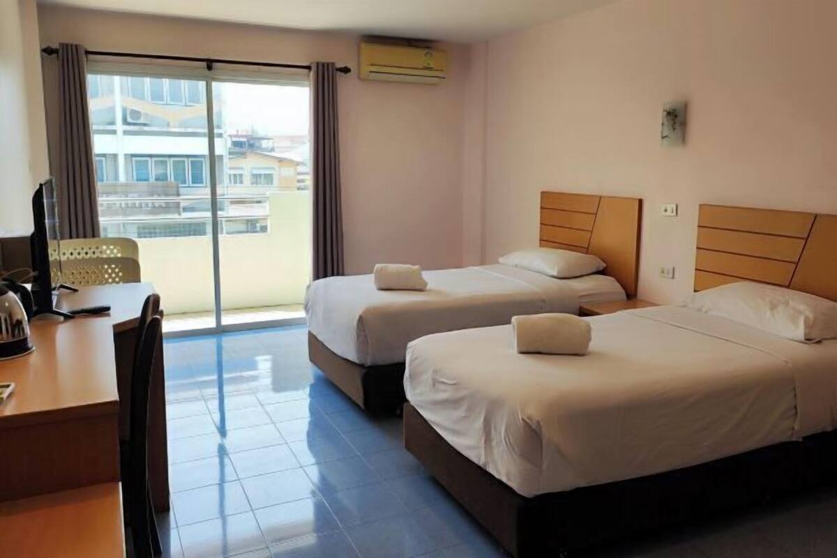 1 bedroom, in-room safe, blackout curtains, free WiFi