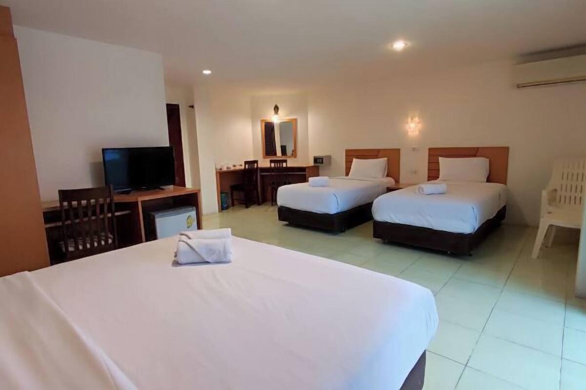 1 bedroom, in-room safe, blackout curtains, free WiFi