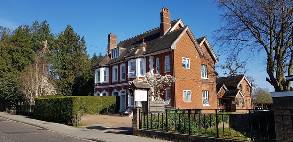 ด้านหน้าที่พัก