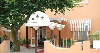 Hotel Iris Crillon