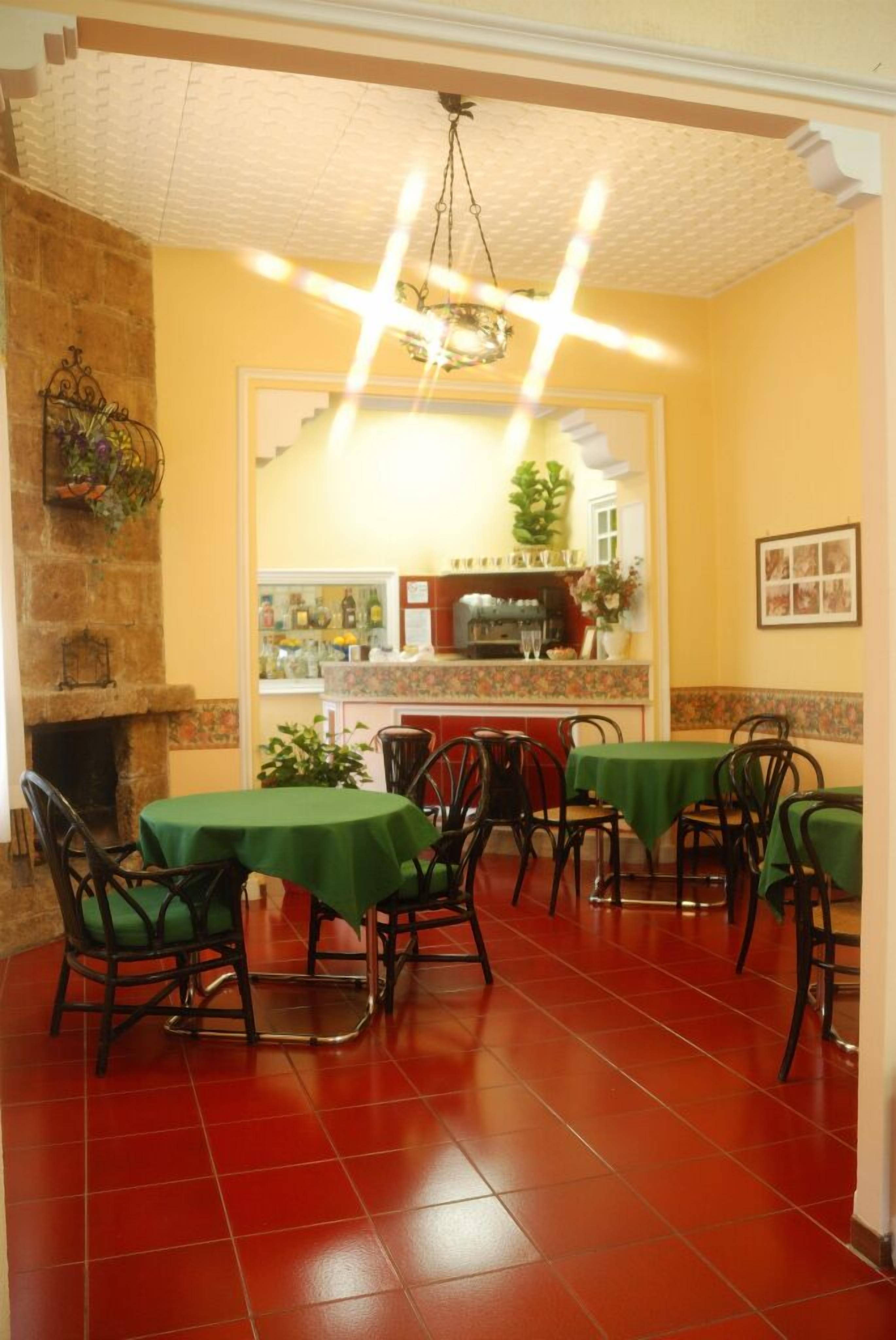 Bar (in der Unterkunft)