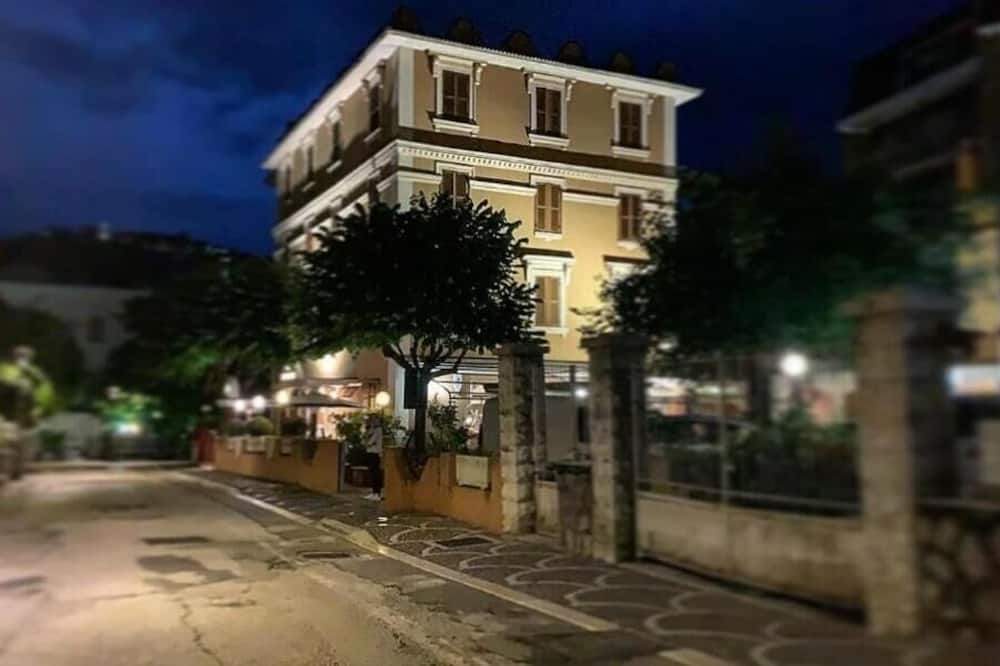 Hotel Iris Crillon