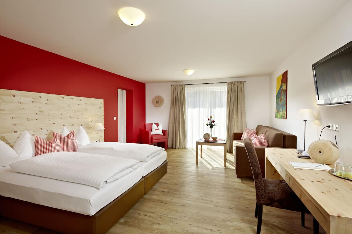 Familie suite, 2 slaapkamers, allergievrij | Hypoallergeen beddengoed, donsdekens, een kluis op de kamer, gratis wifi
