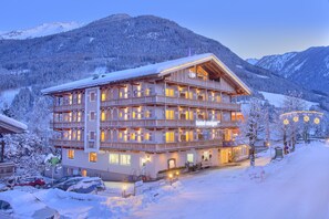 Fassade der Unterkunft – Abend/Nacht