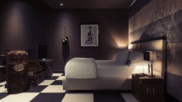 Premium bedding, down comforters, minibar, in-room safe