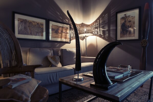 32-inch LCD TV with cable channels, TV - Aethos Hotel Milan (Milan)