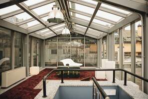 Aethos Rooftop Suite | Literie de qualité, couette en duvet, minibar, coffre-fort
