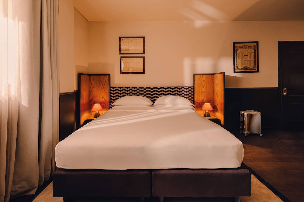 Premium bedding, down comforters, minibar, in-room safe