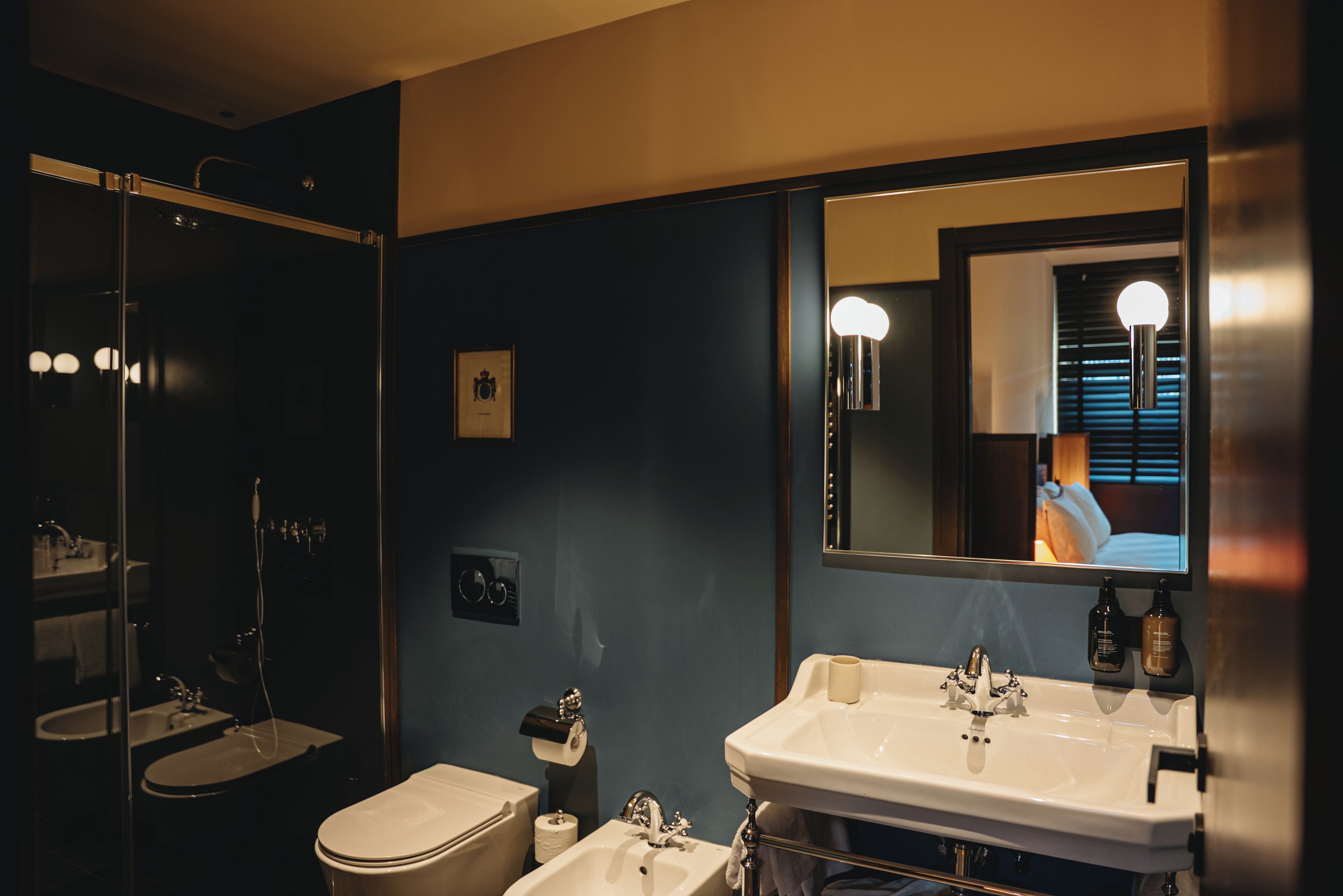 Deluxe Room with Balcony | Badeværelse | Bruser, brusehoved med spredningseffekt, designertoiletartikler