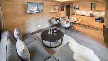 Deluxe Suite | Private kitchen | Full-size fridge, coffee/tea maker, electric kettle, toaster