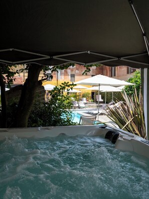Couples treatment room(s), body treatments, body wraps, body scrubs