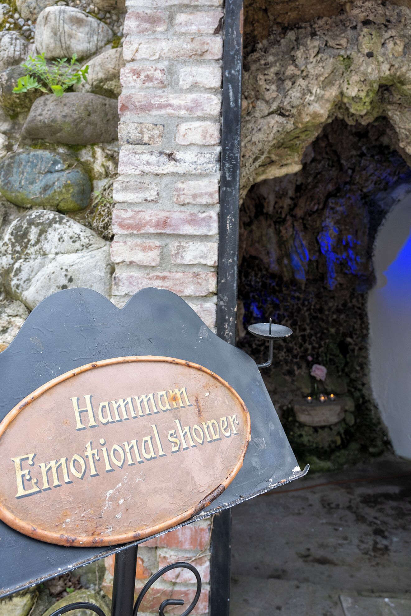 Ein Schild für die Hammam-Emotionaldusche.