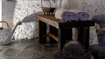 Couples treatment room(s), body treatments, body wraps, body scrubs