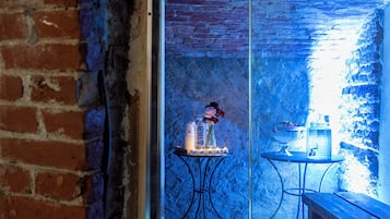 Couples treatment rooms, body treatments, body wraps, body scrubs