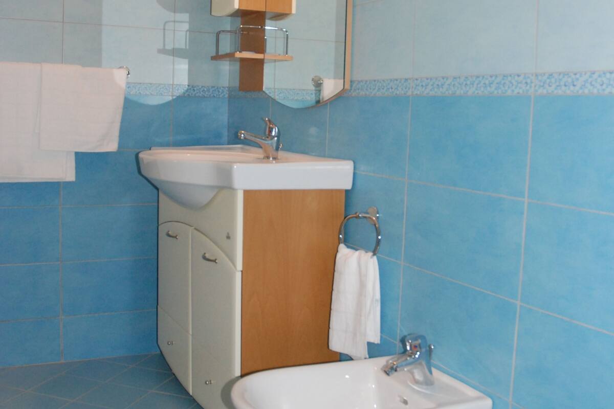 Quarto solteiro | Banheiro