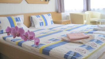 Triple Room | Pillowtop beds, in-room safe, desk, cribs/infant beds