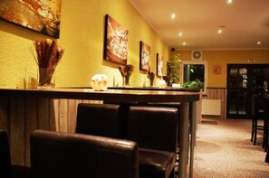 Bar (on property) - Casilino Hotel Rostocker Tor (Lambrechtshagen)