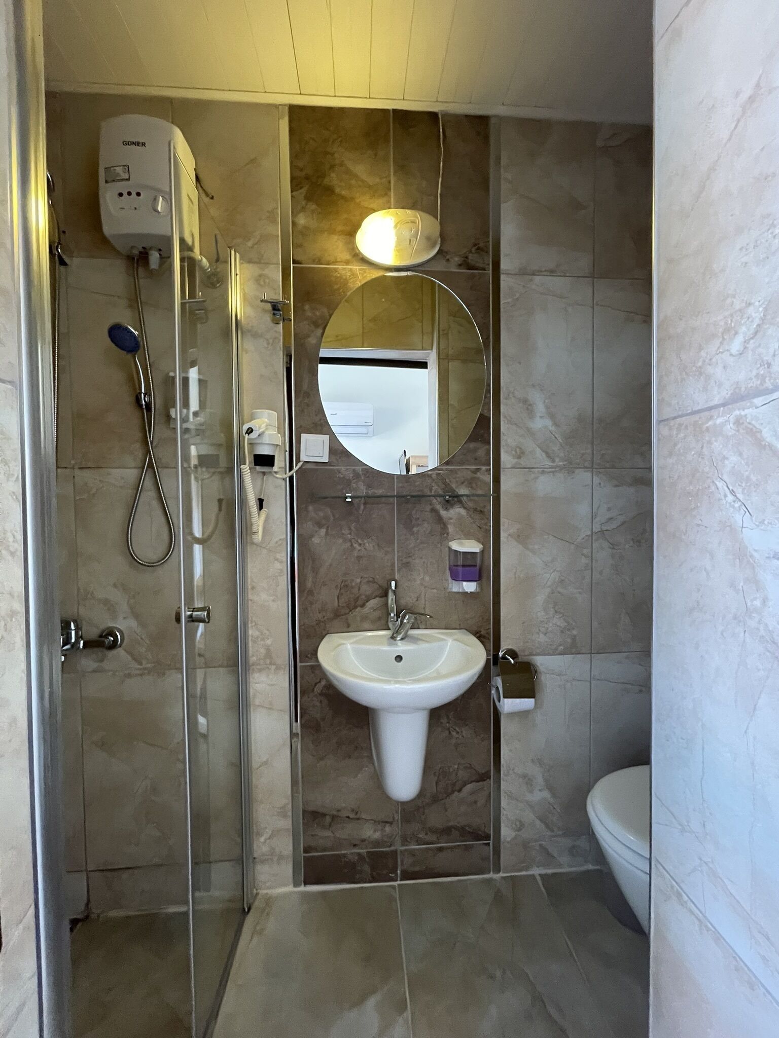 standard double room, 1 bedroom | bathroom | shower, free toiletries, hair dryer, slippers