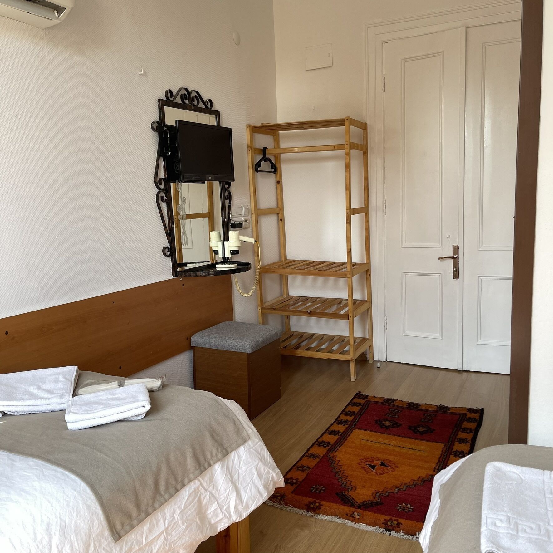 standard twin room | living area | lcd tv