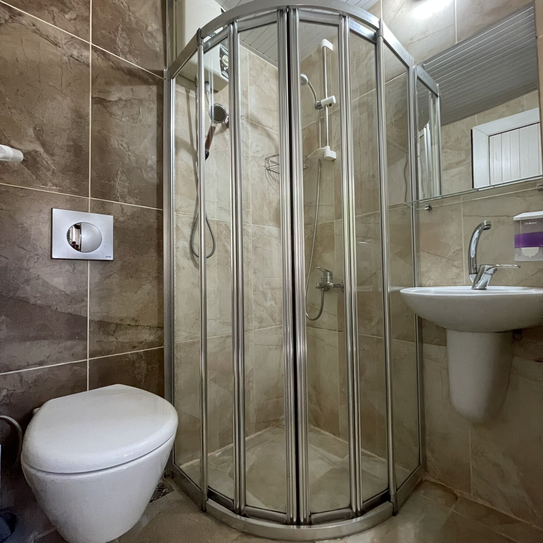 standard single room | bathroom | shower, free toiletries, hair dryer, slippers