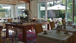 Free daily local cuisine breakfast - Hotel Oase (Bad Ischl)