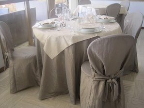 Breakfast and dinner served - Esplanade (Pietrasanta)