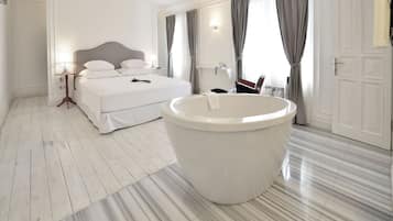 Senior Suite | 1 bedroom, premium bedding, Tempur-Pedic beds, minibar