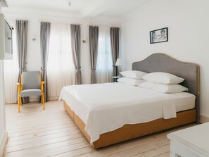 Deluxe-Doppelzimmer, 1 Queen-Bett | Hochwertige Bettwaren, Tempur-Pedic-Betten, Minibar, Zimmersafe