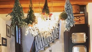 A staircase with a wooden railing leading to a door labeled "TREVISO." - Locanda San Tomaso (Treviso)