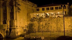 A historic building with classical architecture, including columns and arches, and a modern extension with multiple windows. - Locanda San Tomaso (Treviso)