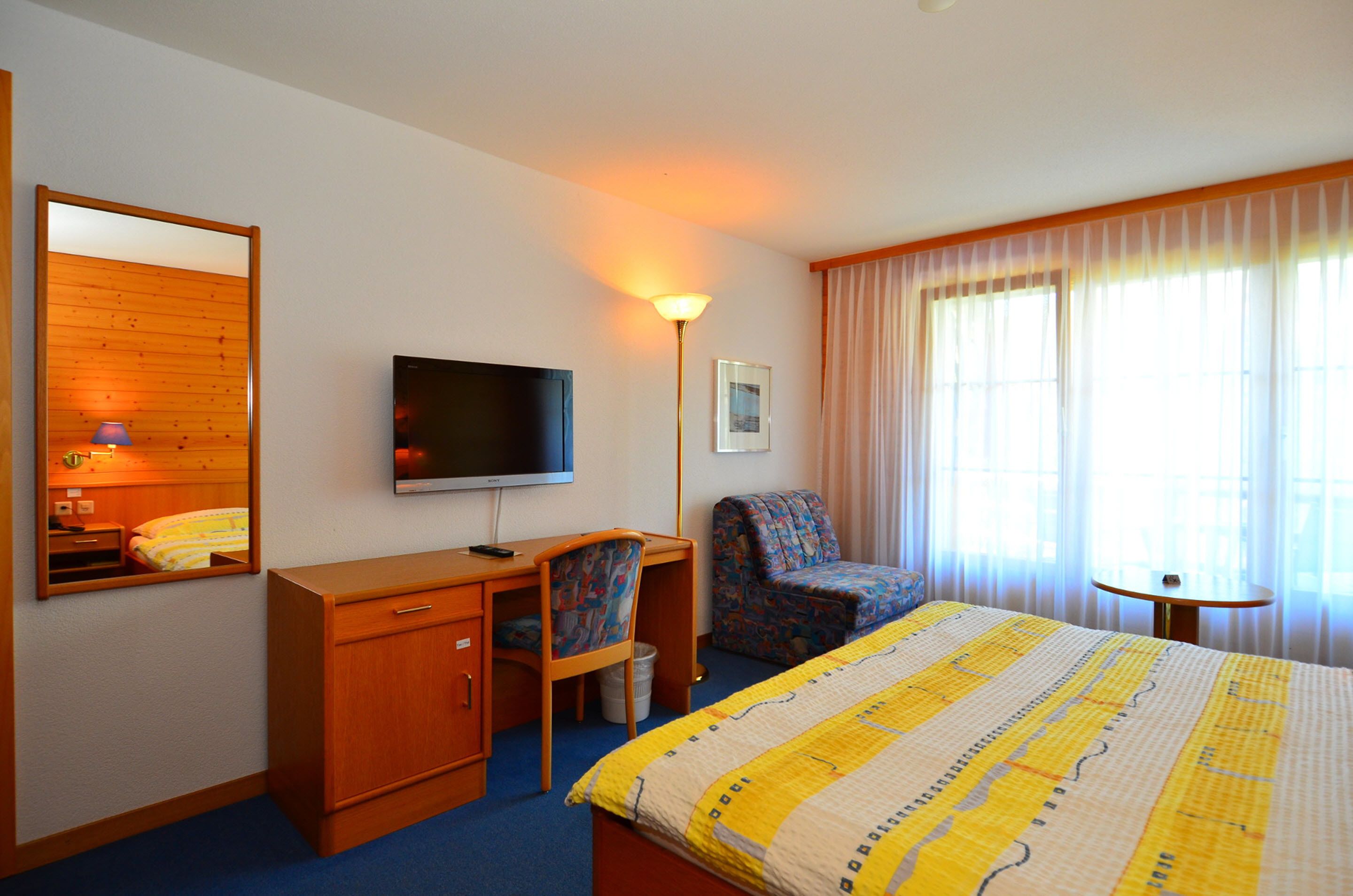 double room | in-room safe, desk, soundproofing, free wifi
